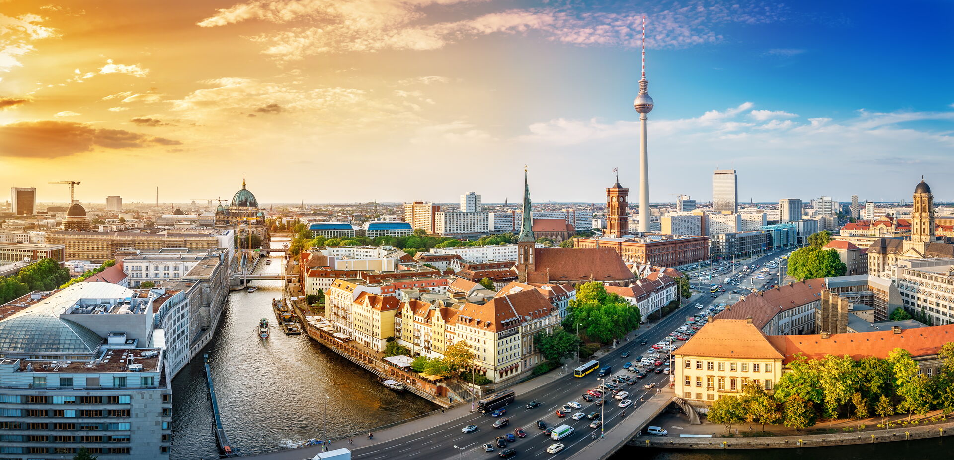 Drohnenaufnahme mit Blick zum Berliner Fernsehturm