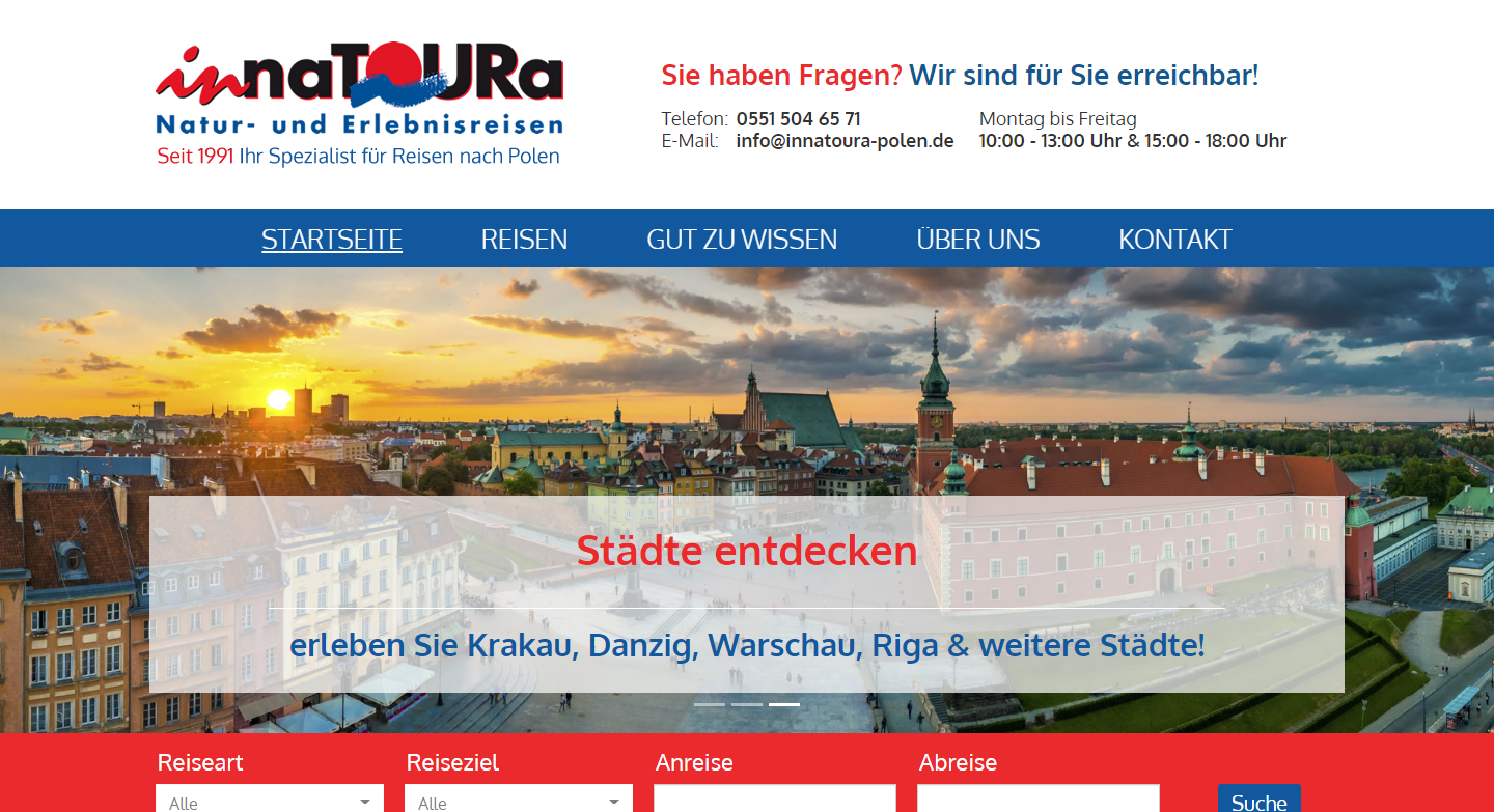 Notebook-Ansicht der Innatoura-Polen.de Website mit Reiseangeboten und Navigation